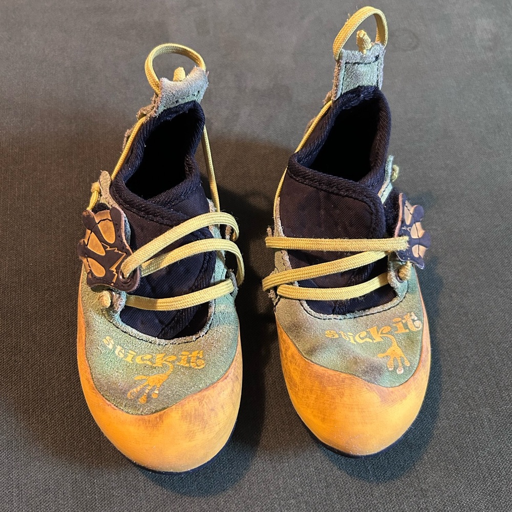 Stickit kids climbing shoes size 8-9